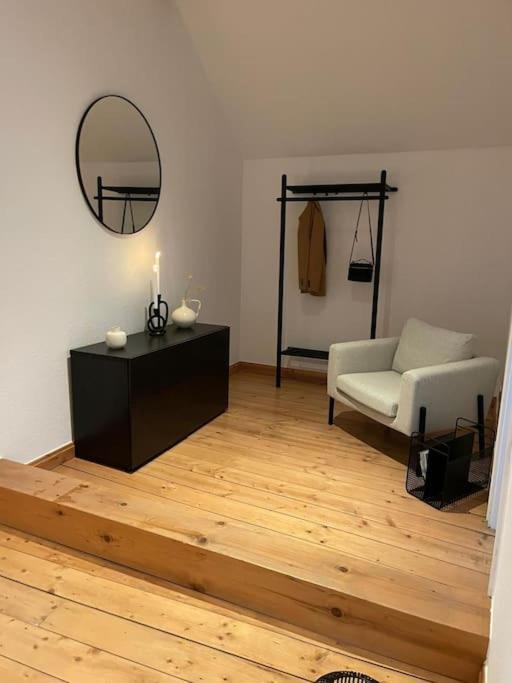 Mosel-Charm - Urige Dachgeschosswohnung - 3 Schlafzimmer Fuer 6 Personen - Liebevoll Renoviert & Gemuetlich Ürzig Extérieur photo