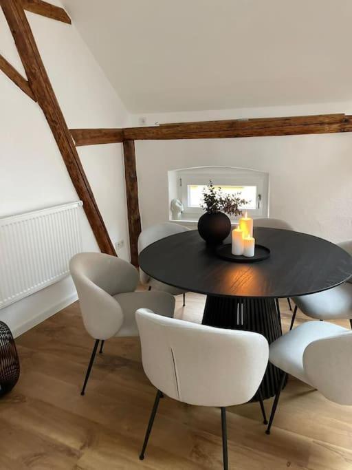 Mosel-Charm - Urige Dachgeschosswohnung - 3 Schlafzimmer Fuer 6 Personen - Liebevoll Renoviert & Gemuetlich Ürzig Extérieur photo