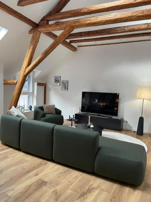 Mosel-Charm - Urige Dachgeschosswohnung - 3 Schlafzimmer Fuer 6 Personen - Liebevoll Renoviert & Gemuetlich Ürzig Extérieur photo