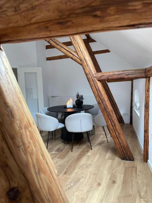 Mosel-Charm - Urige Dachgeschosswohnung - 3 Schlafzimmer Fuer 6 Personen - Liebevoll Renoviert & Gemuetlich Ürzig Extérieur photo