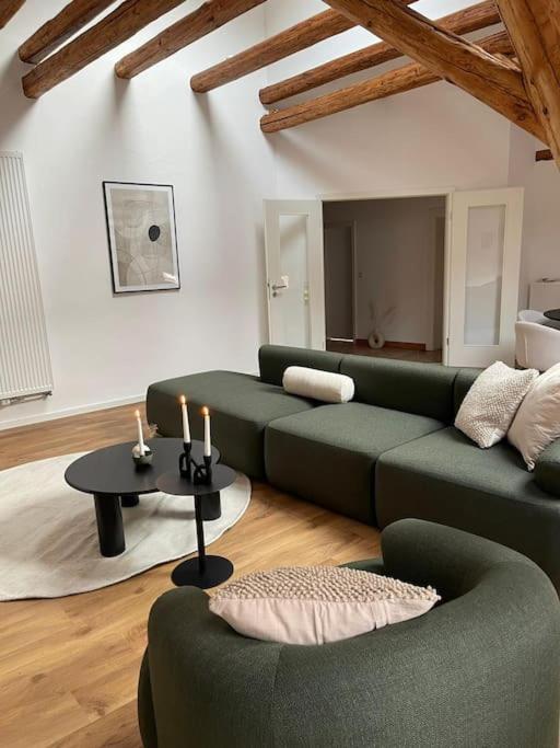 Mosel-Charm - Urige Dachgeschosswohnung - 3 Schlafzimmer Fuer 6 Personen - Liebevoll Renoviert & Gemuetlich Ürzig Extérieur photo